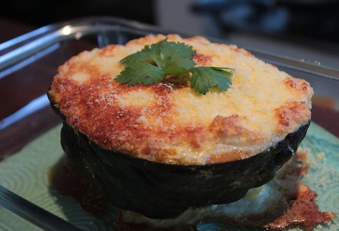 Abóbora recheada com queijo e peito de peru