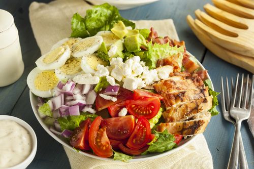 Salada Cobb: experimente fazer em casa