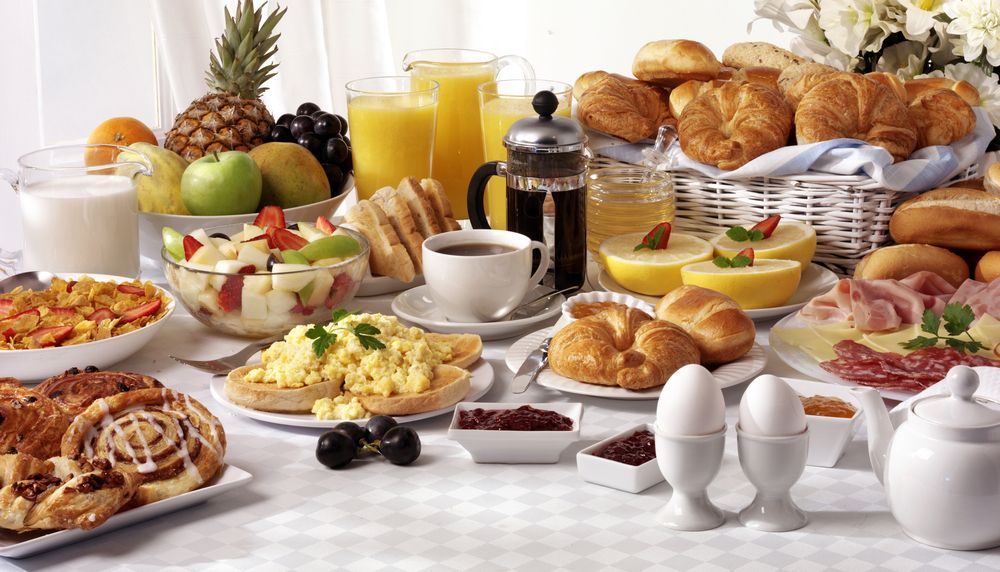 Café da manhã de hotel feito em casa e com ingredientes fáceis: veja as  receitas! - TudoGostoso