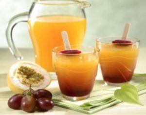 Suco submarino com uvas e maracujá