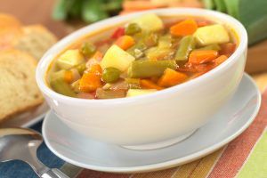 Acrescente na receita os legumes e temperos que mais gostar.